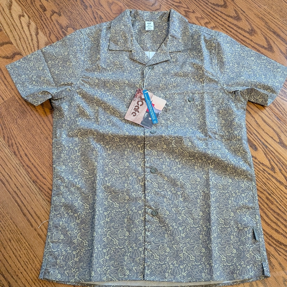NEW! Men's Helly Hansen Fjord Button Up Shirt Size Small